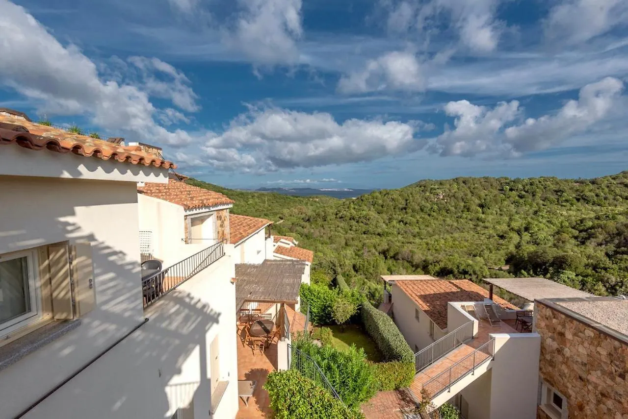Residence Con Piscina A 4 Km Da Baja Sardinia Cala Bitta Aparthotel